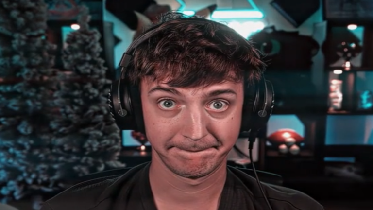 Wait in Line to Get a Low Taper Fade! - Roblox Strategy Hub: Stats, Videos & Power Tips